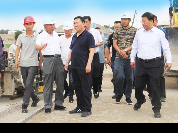 武威市委常委、凉州区委书记鞠毅一行到武威北二环项目调研指导工作