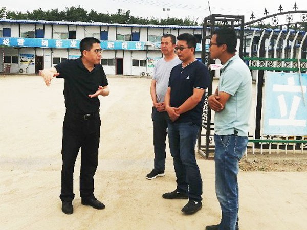 suncitygroup太阳新城董事长马有胜看望慰问京新高速（G7）新疆境内大乌段改扩建公路项目一线员工