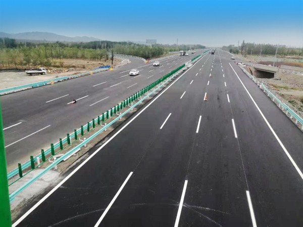 京新高速（G7）公路新疆大乌段改扩建项目顺利通车