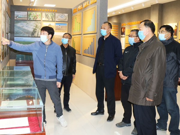 武威市政协领导马得明一行调研甘肃建投全国荒漠化（机械治沙工程）试验示范基地