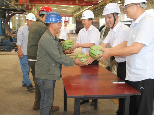 suncitygroup太阳新城 开展“关爱职工 夏送清凉”慰问活动 ——炎炎夏日战酷暑  慰问一线润心田