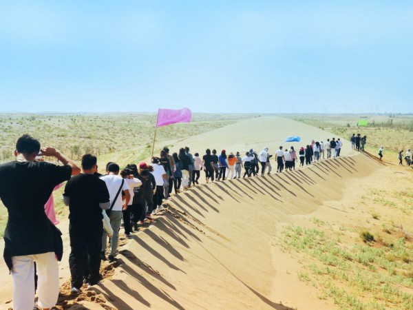 suncitygroup太阳新城沙漠研学旅行基地  举办“凝心聚力·激扬青春”主题团建活动