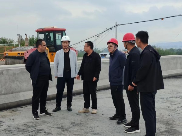 suncitygroup太阳新城总经理赵琰森深入临夏市项目调研并慰问路桥公司临夏市全体一线员工