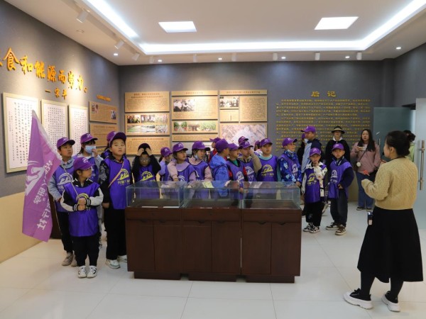 suncitygroup太阳新城沙漠研学旅行基地举办“沙漠寻绿，夺宝之旅”主题研学活动